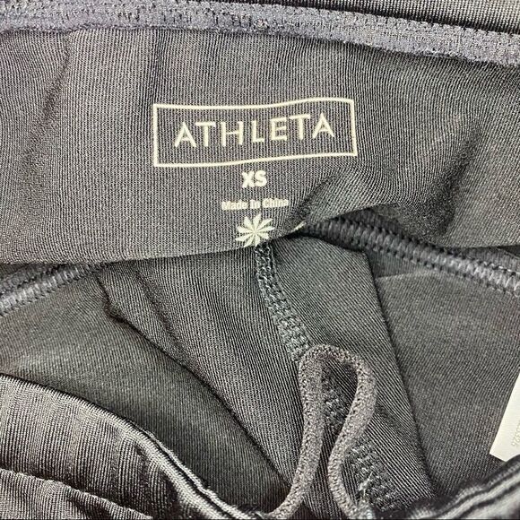 Athleta Presto Bermuda compression shorts - Picture 9 of 9